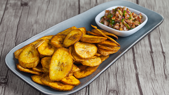 Plantain chips with spicy onion salsa